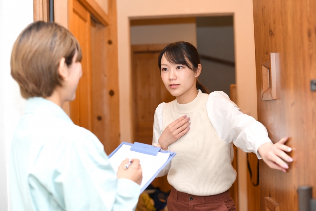 押し売り営業で不安を煽り、不要な工事を契約させる
